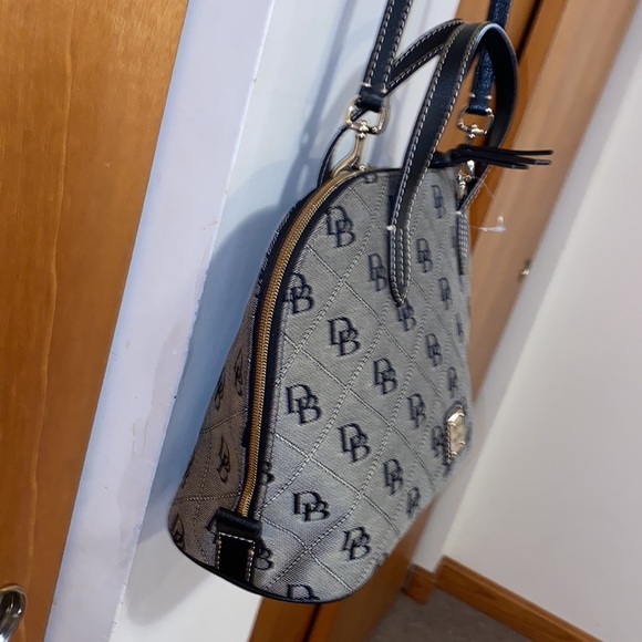 ♠️NWT Dooney & Bourke Rare & Beautiful Hand/Crossbody Bag - Picture 4 of 15